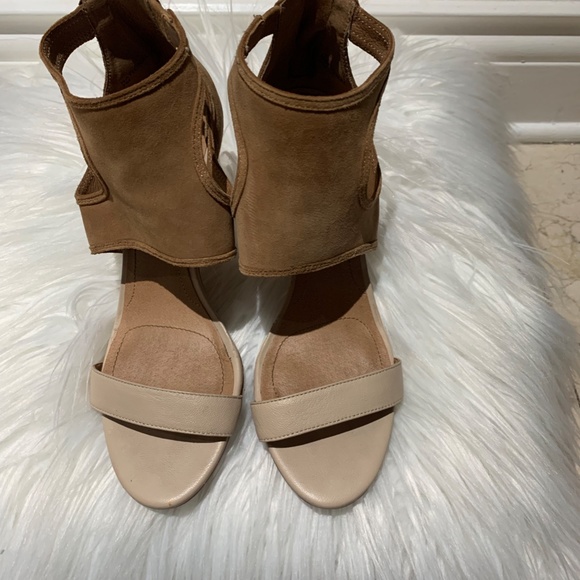 NEW 🔥TAHARI SUEDE LEATHER 🔥HEEL SANDALS - SZ 7  BROWN BEIGE OPEN TOE BACK ZIP - Picture 5 of 8
